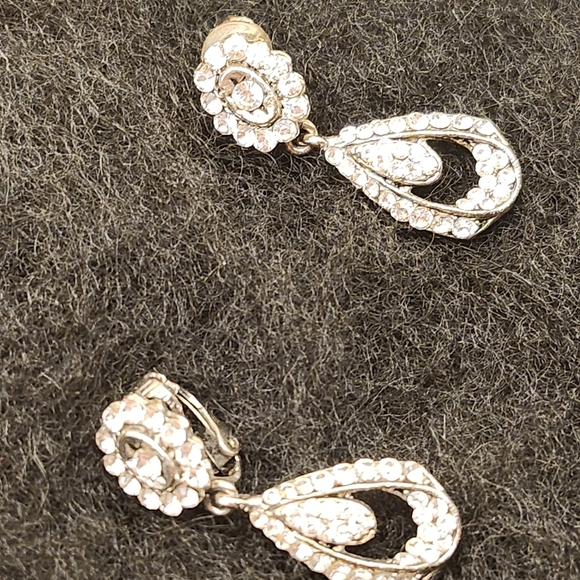 siman tu Jewelry - Chic Rhinestone and Silver Teardrop Earrings